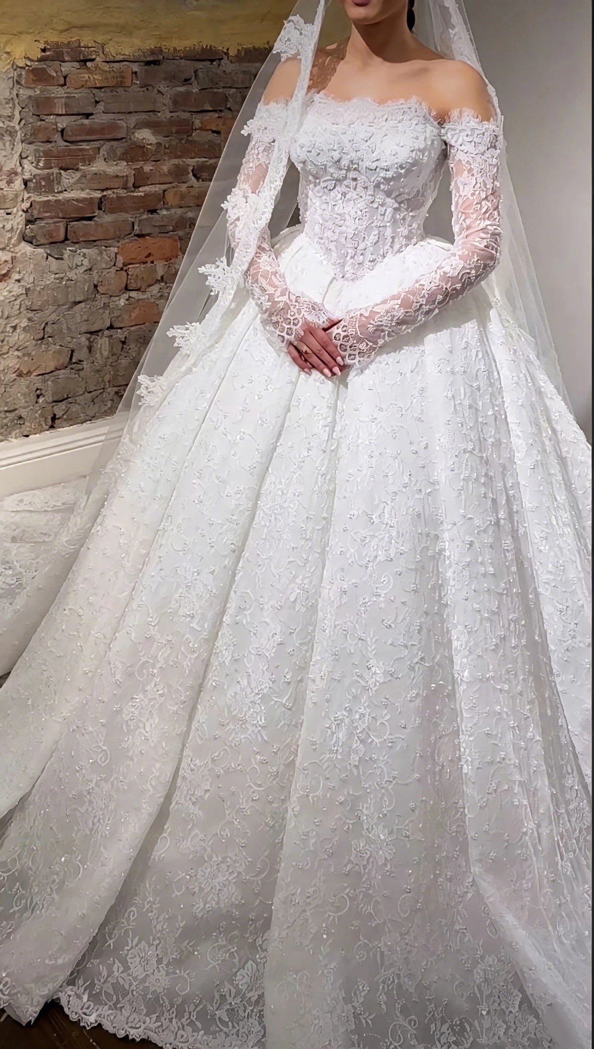 Off Shoulder Long Sleeve Ball Gown Wedding Dress Luxury Lace Beaded Bridal Gown Sparkly Princess Wedding Dresses Customized
