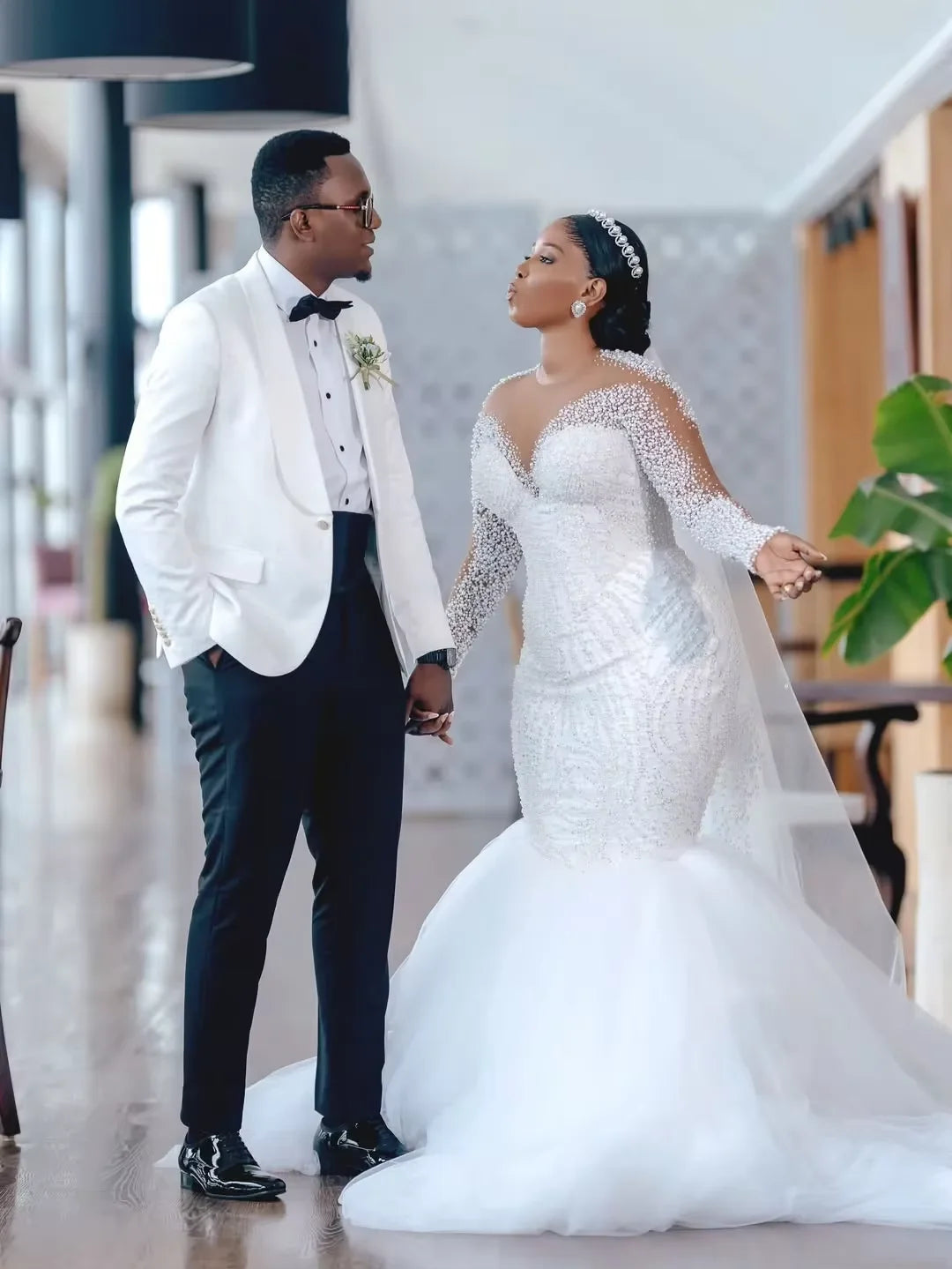Luxury South African Wedding Dresses Black Girls Long Sleeves Pearls Bridal Gown Dubai Saudi Arabia Vestido De Noiva Customized