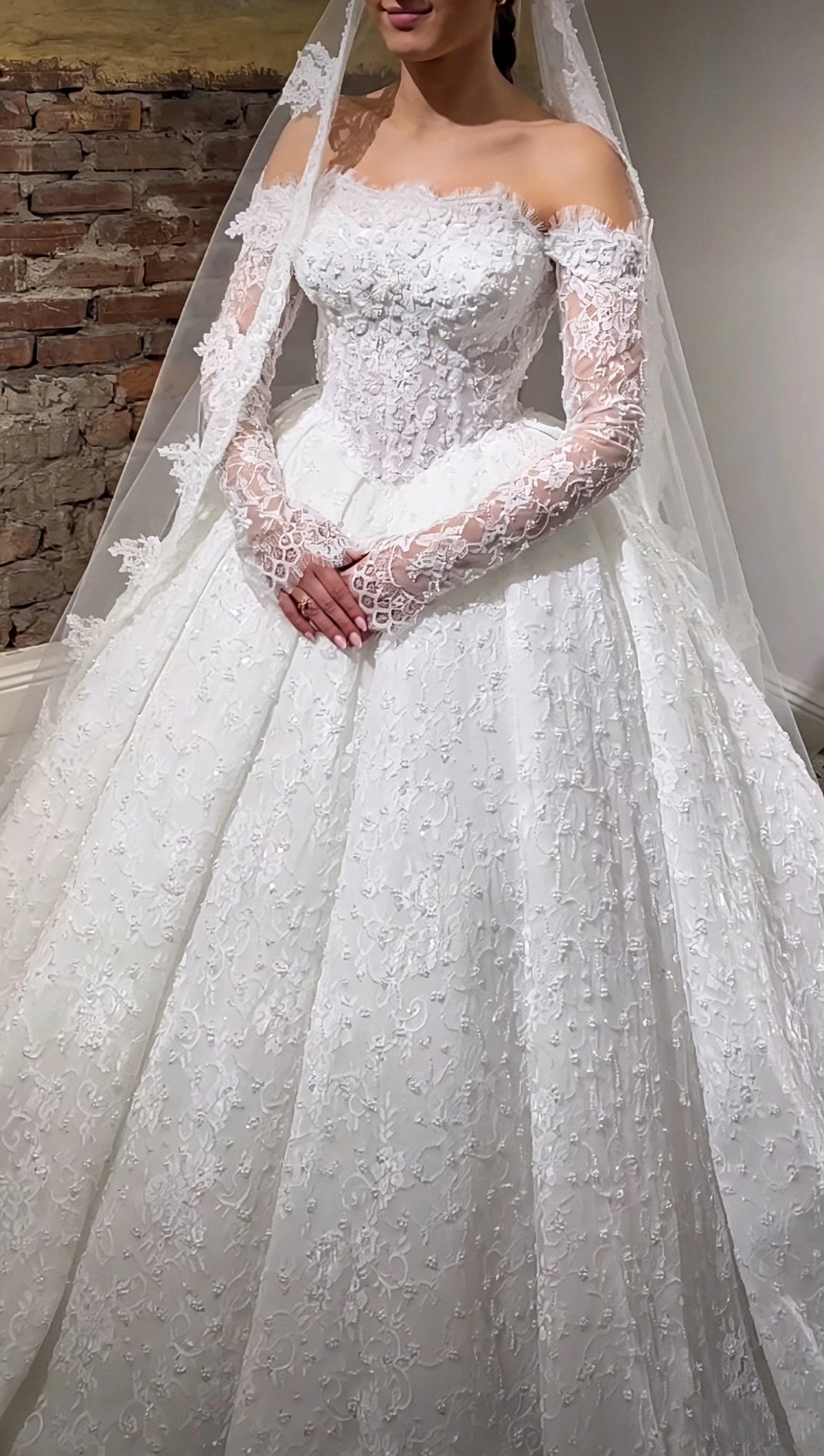 Off Shoulder Long Sleeve Ball Gown Wedding Dress Luxury Lace Beaded Bridal Gown Sparkly Princess Wedding Dresses Customized