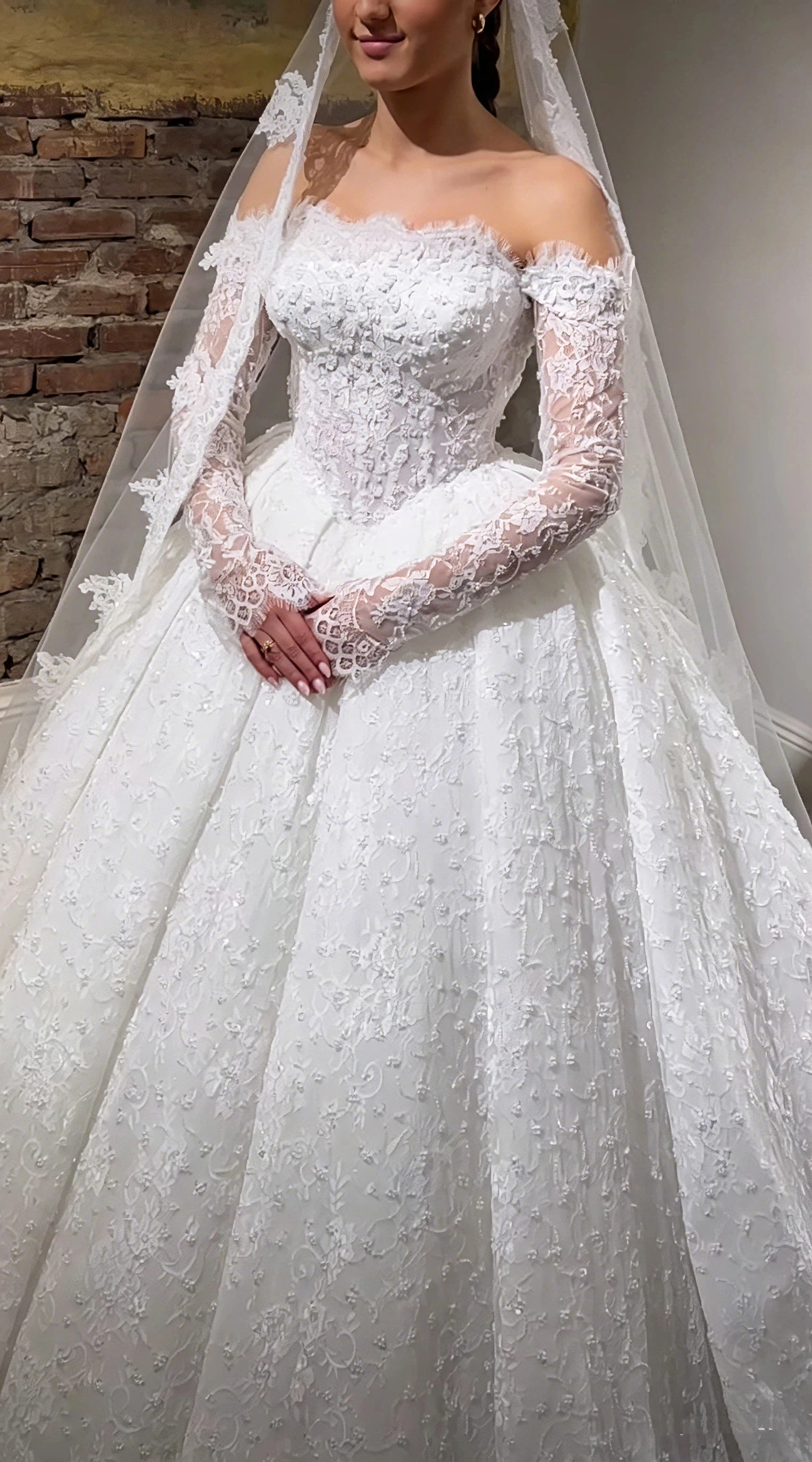 Off Shoulder Long Sleeve Ball Gown Wedding Dress Luxury Lace Beaded Bridal Gown Sparkly Princess Wedding Dresses Customized