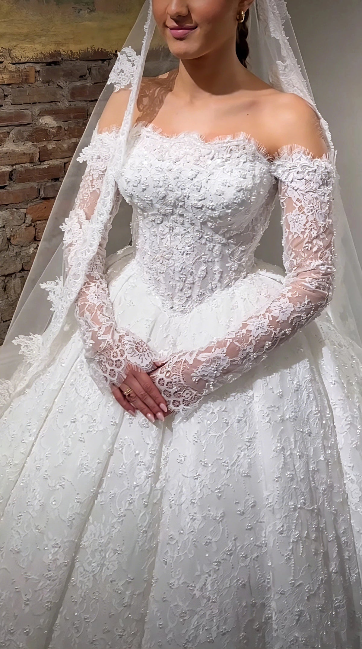 Off Shoulder Long Sleeve Ball Gown Wedding Dress Luxury Lace Beaded Bridal Gown Sparkly Princess Wedding Dresses Customized